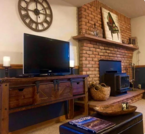 Cozy Garden Level Apartment Studio by Lake Loveland
